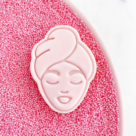 vrouw met masker stempel & cookie cutter 2-delig