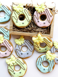 Donut met strik 8,5 cm cookie cutter