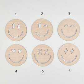 Set van 3 houten smiley's (6 varianten)