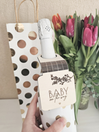 Wijn label hanger Kersenbloesem baby on the way