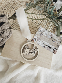 Houten Kerstbal Baby on the way uitgesneden