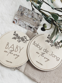 Houten Schijf  Kersenbloesem Baby on the way