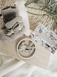 Houten Kerstbal Baby on the way uitgesneden
