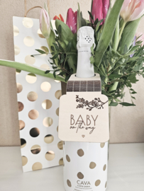 Wijn label hanger Kersenbloesem baby on the way