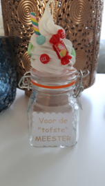 Snoeppotje met "slagroomtoef" voor de tofste Juf of  Meester ( blauw/ geel/ roze))