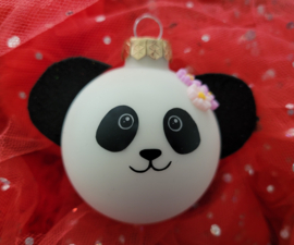 Kerstbal panda meisje met roze en paarse bloemetjes ( 5,7 cm)