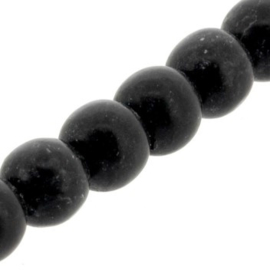 kraal steen 8 mm black stone (1.5 gat) +/- 60 stuks p/streng