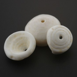 kraal schelp white puka 14-18mm (diameter) p/20