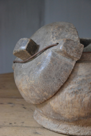 Authentieke oude kokos pot met deksel
