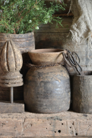 Oude houten nepalese kruik