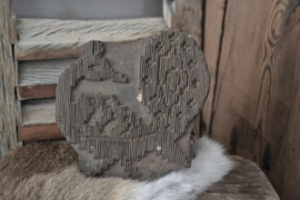 Oude houten Indische batik stempel met ijzeren motief