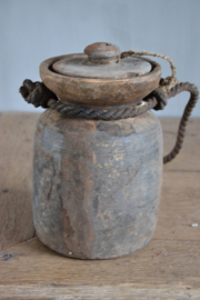 Originele oude Nepalese waterkruikjes met deksel