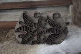 Oude houten Indische batik stempel met ijzeren motief / klein