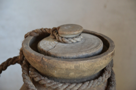 Originele oude Nepalese waterkruikjes met deksel