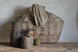 Oude houten nepalese kruik