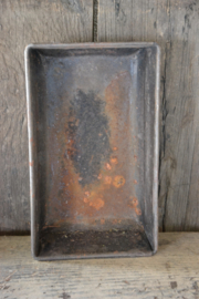 Oude metalen bakjes