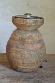 Originele oude Nepalese waterkruikjes met deksel