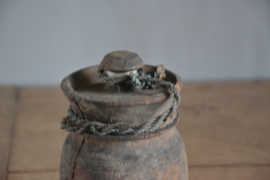 Originele oude Nepalese waterkruikjes met deksel