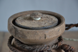 Originele oude Nepalese waterkruikjes met deksel