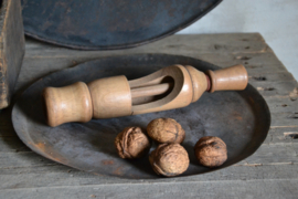 Authentieke houten notenkraker