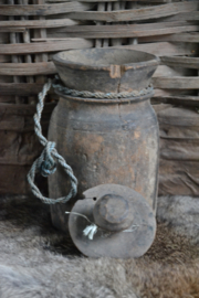 Originele oude Nepalese waterkruikjes met deksel