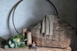 Set van 2 oude houten kandelaars