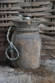 Originele oude Nepalese waterkruikjes met deksel