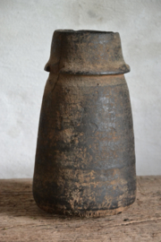 Oude houten nepalese kruik