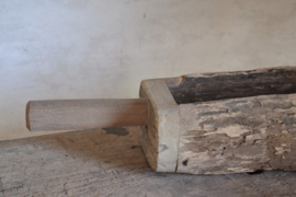Houten schaal met steel