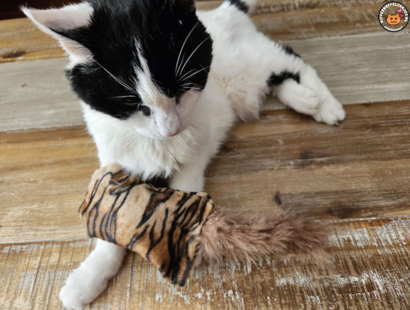 NIEUW/ Snuffelzakje  Wild animals met staart (gevuld met valeriaan)