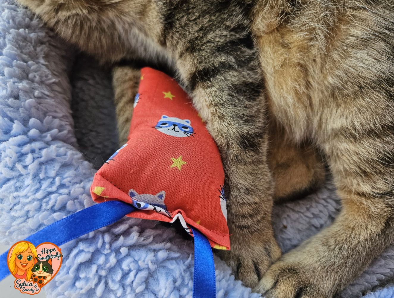 NIEUW/ Snuffelzakje Supercat met blauwe lintjes (gevuld met geurexplosie)