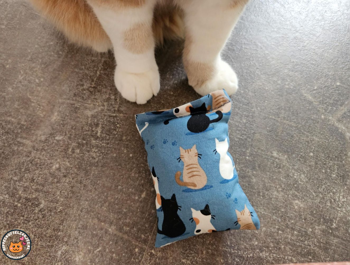 NIEUW/ Snuffelzakje prachige Kat (gevuld met catnip)