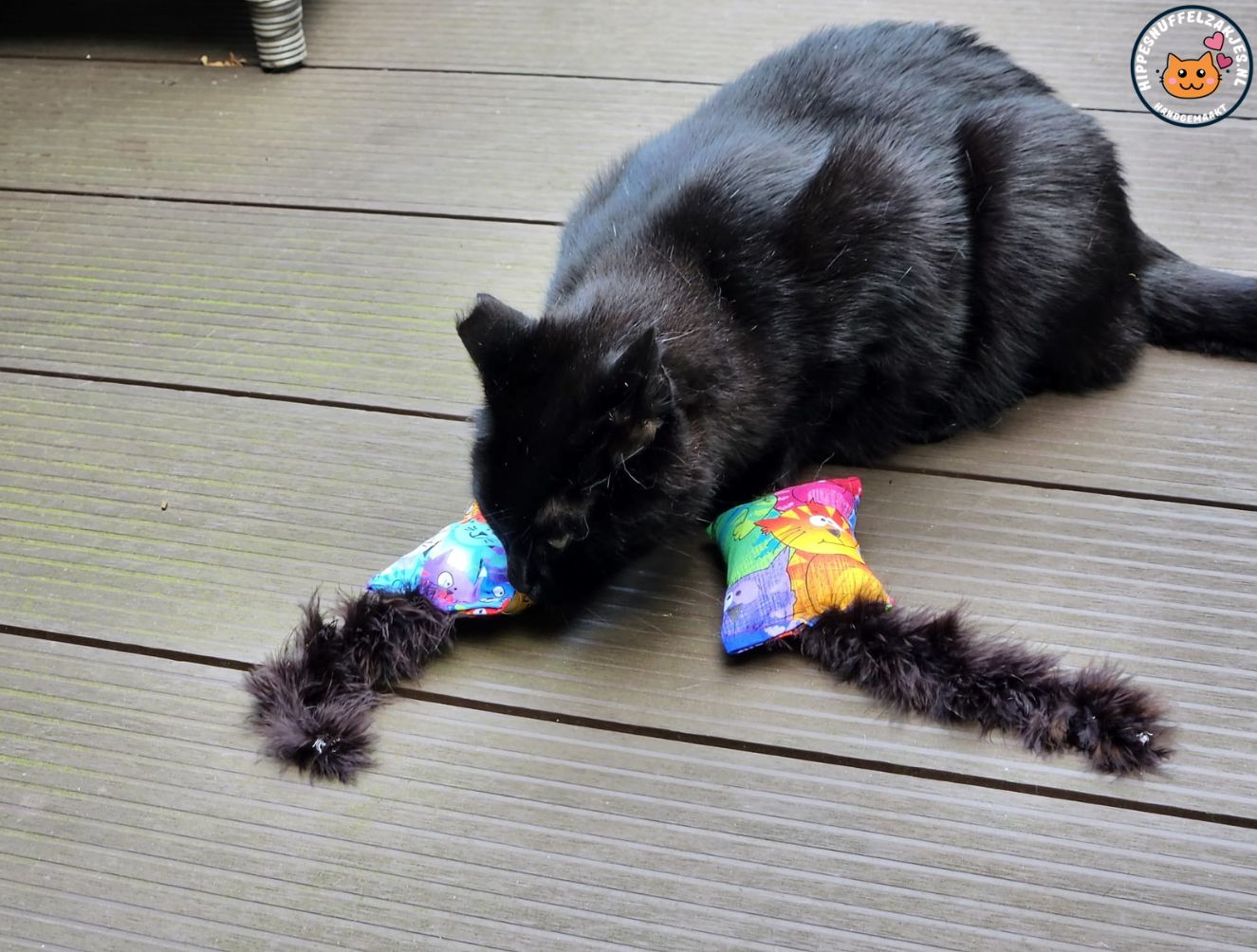 Snuffelzakje Geluid Vrolijke kat met zwarte staart  (gevuld met catnip, matatabi knisper)