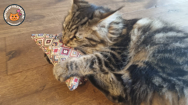 Slaap/speelkussen Ibiza winter (gevuld met catnip én valeriaan, knisper en belletje