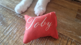 Rood Snuffelzakje met de Naam Toby erop 😻