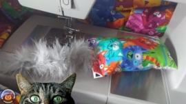 NIEUW/ Snuffelzakje Vrolijke kat met staart (gevuld met catnip én valeriaan)