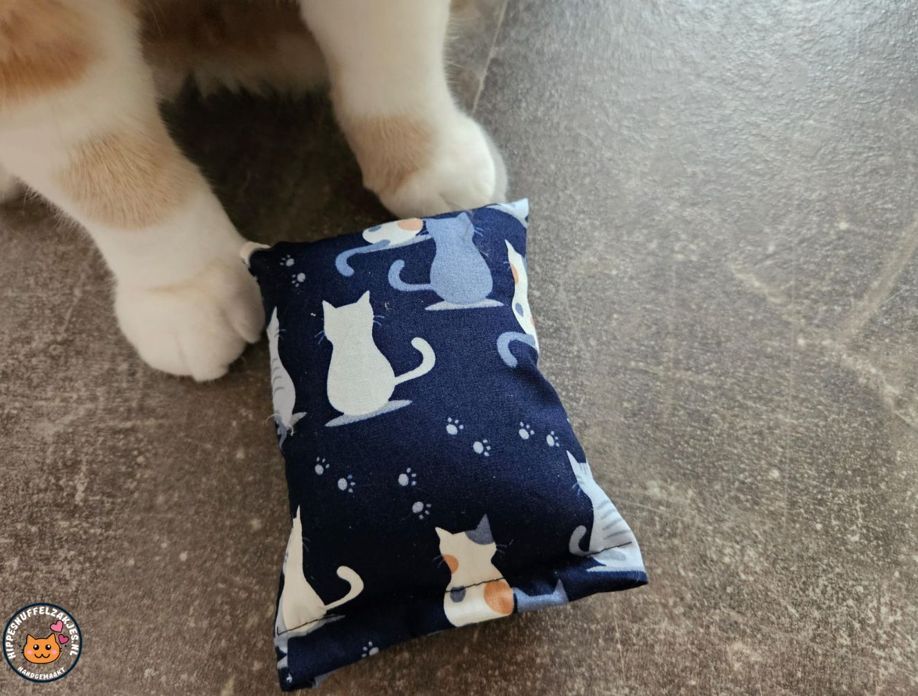 NIEUW/ Snuffelzakje prachige Kat (gevuld met catnip)