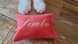 Rood Snuffelzakje met de Naam Simba erop 😻