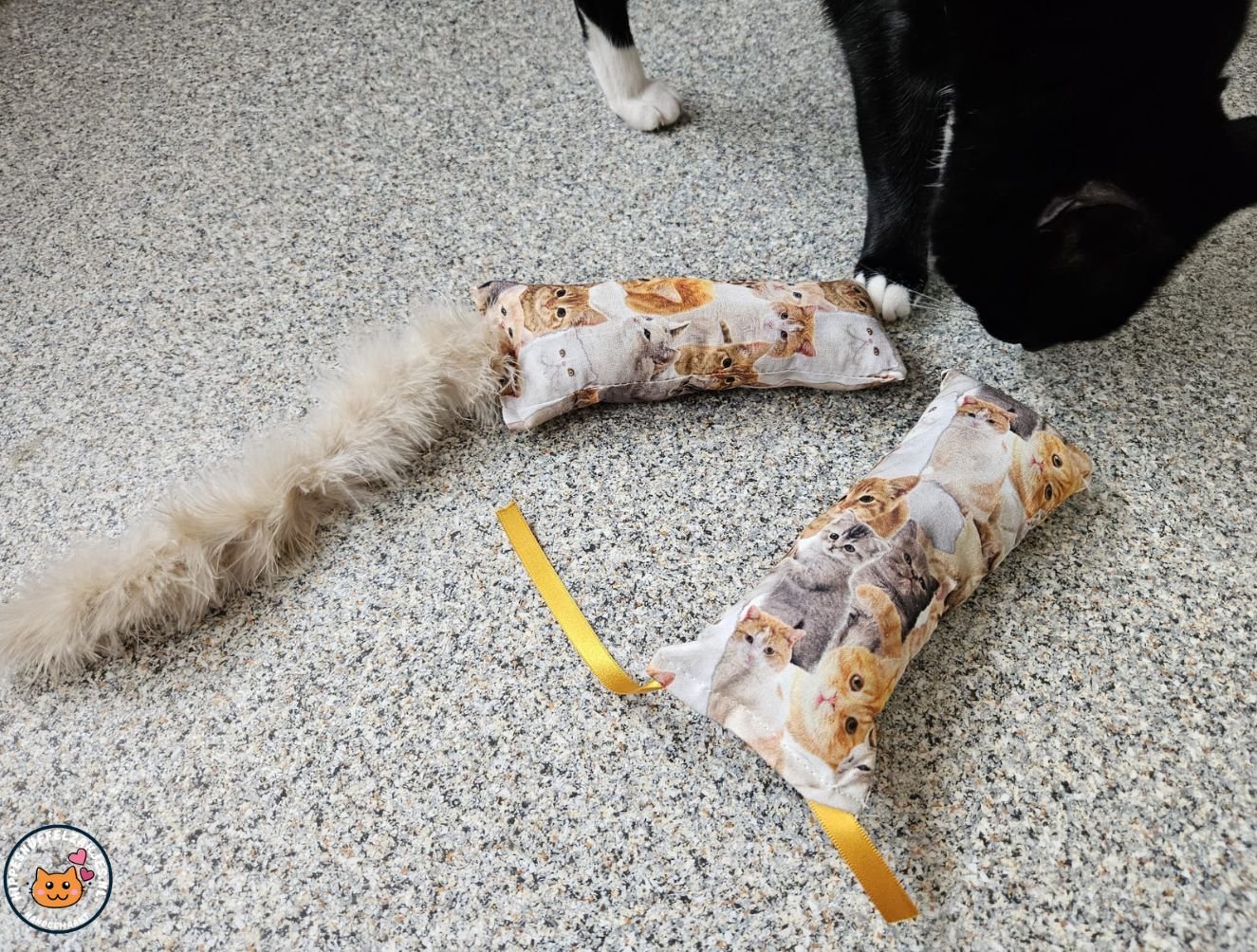 NIEUW/ Snuffelzakjeset Knappe kat met staart en lintjes (gevuld met matatabi)