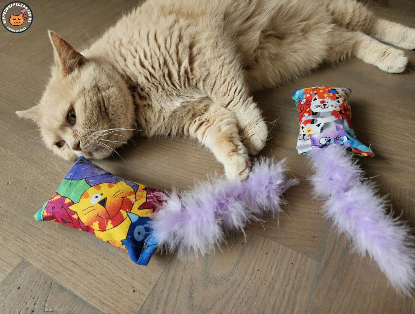 Snuffelzakje Geluid Vrolijke kat met Lila staart  (gevuld met catnip, matatabi knisper)