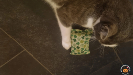 NIEUW/ Snuffelzakje Klavertje 4  (gevuld catnip)