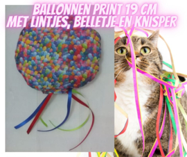 Snuffelballon Ballonprint met lintjes met staart, belletjes knisper (catnip én valeriaan)