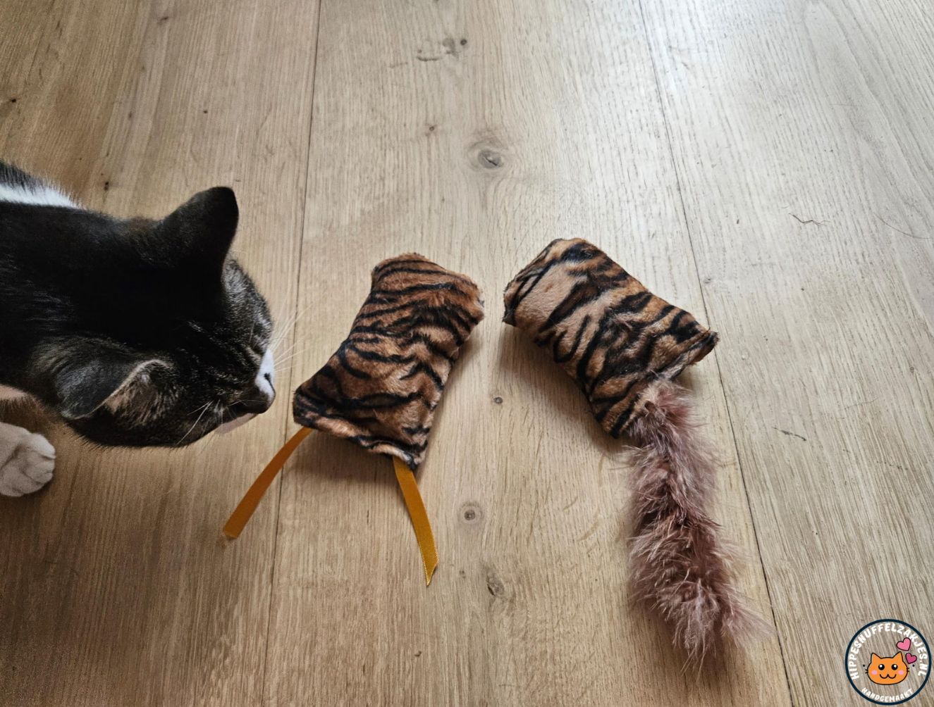NIEUW/ 2deligeset Snuffelzakje s Wild animals met lintjes en staart (gevuld met valeriaan)