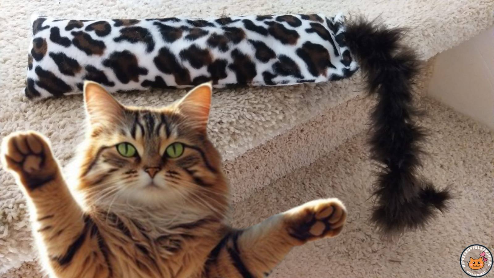 Snuffelzak Kat XXL – Wildprint met Staart (Catnip & Valeriaan)