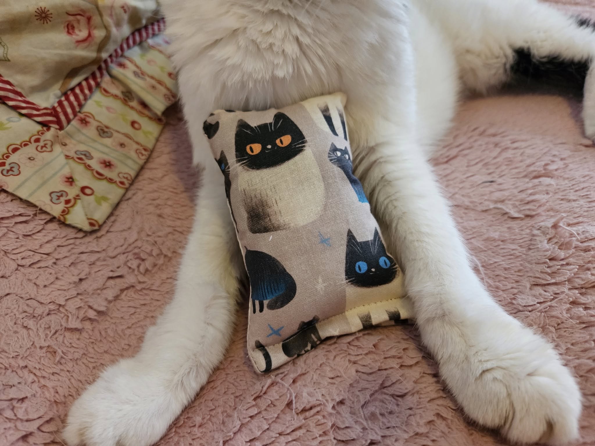 Snuffelzakje Kat – Beige Kattenprint (Handgemaakt met Catnip)