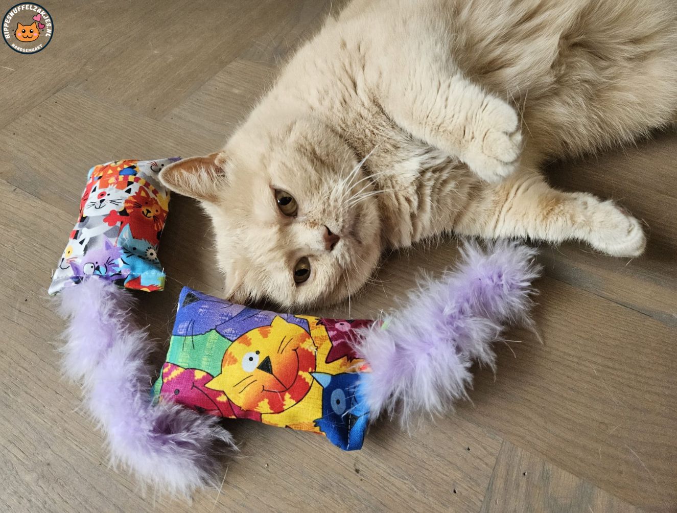 Snuffelzakje Geluid Vrolijke kat met Lila staart  (gevuld met catnip, matatabi knisper)