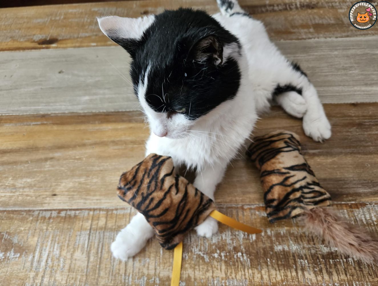 NIEUW/ 2deligeset Snuffelzakje s Wild animals met lintjes en staart (gevuld met valeriaan)