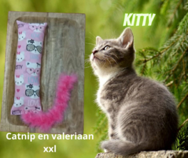 Snuffelzak Gym XXL Kitty met roze staart(gevuld met catnip én valeriaan.)