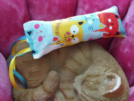 GEMAAKT MET EXTRA STEVIGE STOF/ Snuffelzakje gym Happy Yellow  met lintjes (mix van catnip én valeriaan)