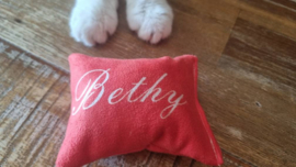 Rood Snuffelzakje met de Naam Bethy erop 😻